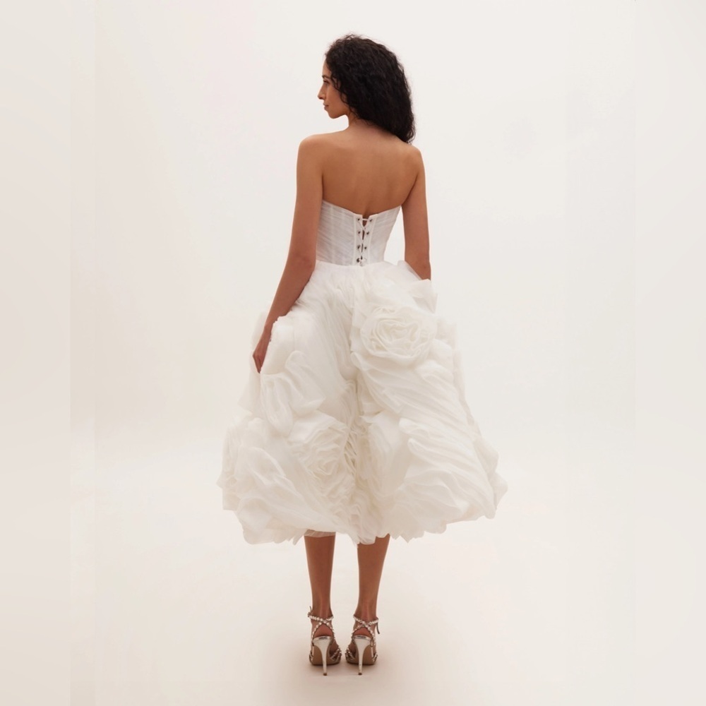 Dramatically flowered tulle dress in white - MEDIUM - Picture 11 of 11